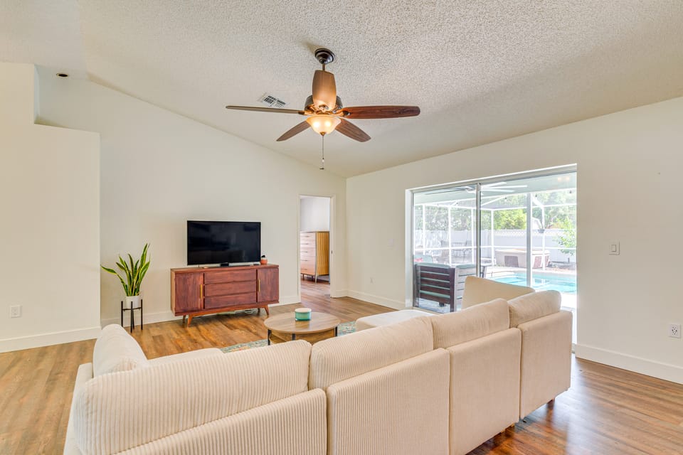 Private Pool & Lanai: Spring Hill Oasis House in Spring Hill