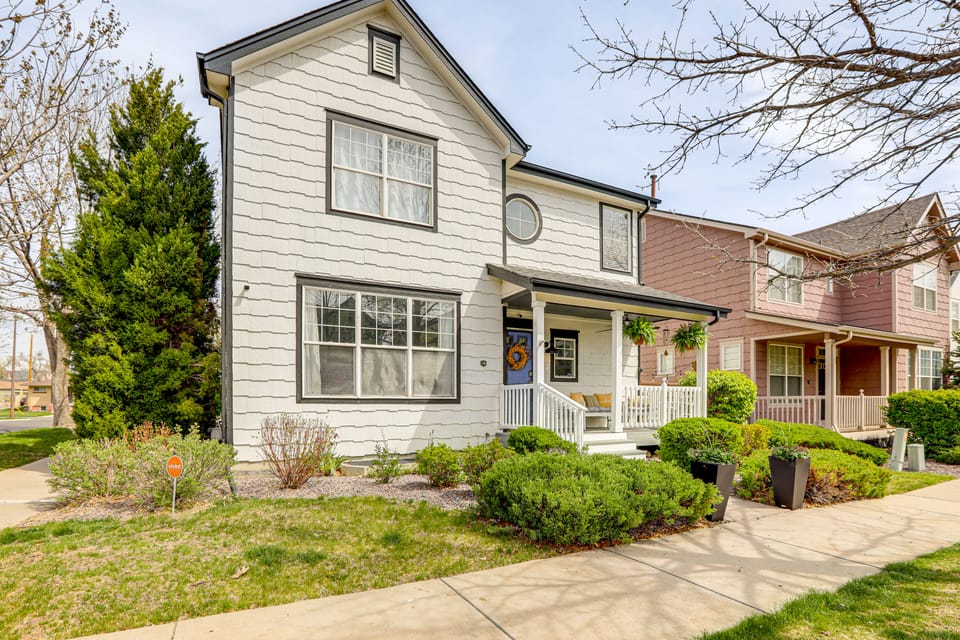 'Southern Comfort at the Blue Door' in Sloan Lake Apartment in Denver