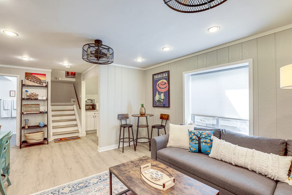 'Southern Comfort at the Blue Door' in Sloan Lake Apartment in Denver
