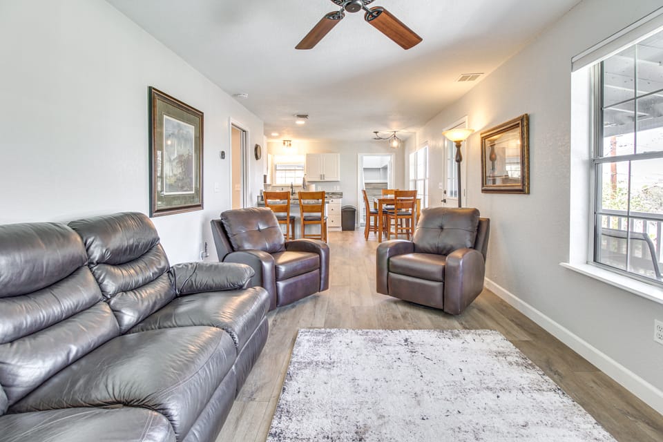 Walk to Dtwn Show Low: Townhome w/ Balcony Apartment in Show Low