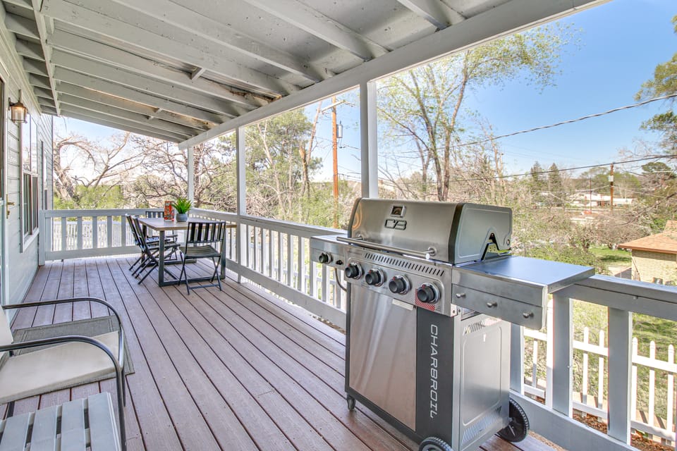 Walk to Dtwn Show Low: Townhome w/ Balcony Apartment in Show Low