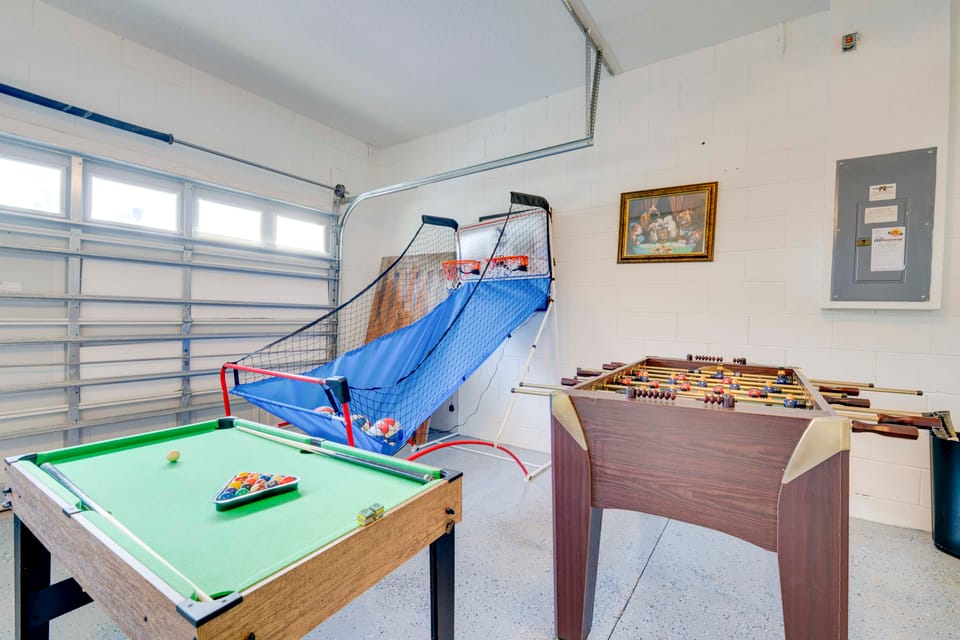 Community & Private Pools: Davenport Golf Getaway! House in Four Corners