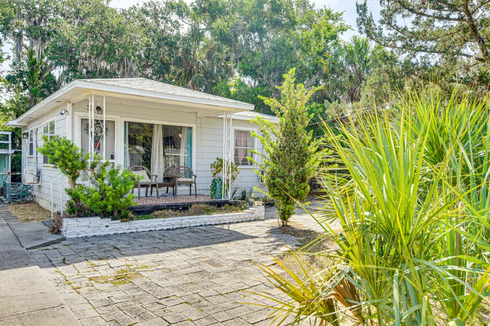 4 Mi to Daytona Boardwalk & Beaches: Cute Cottage Cottage in Holly Hill