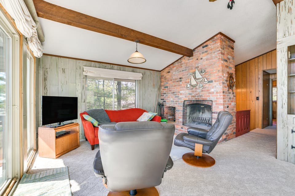 Private Beach: Waterfront Home on Lake Huron! Cottage in Michigan