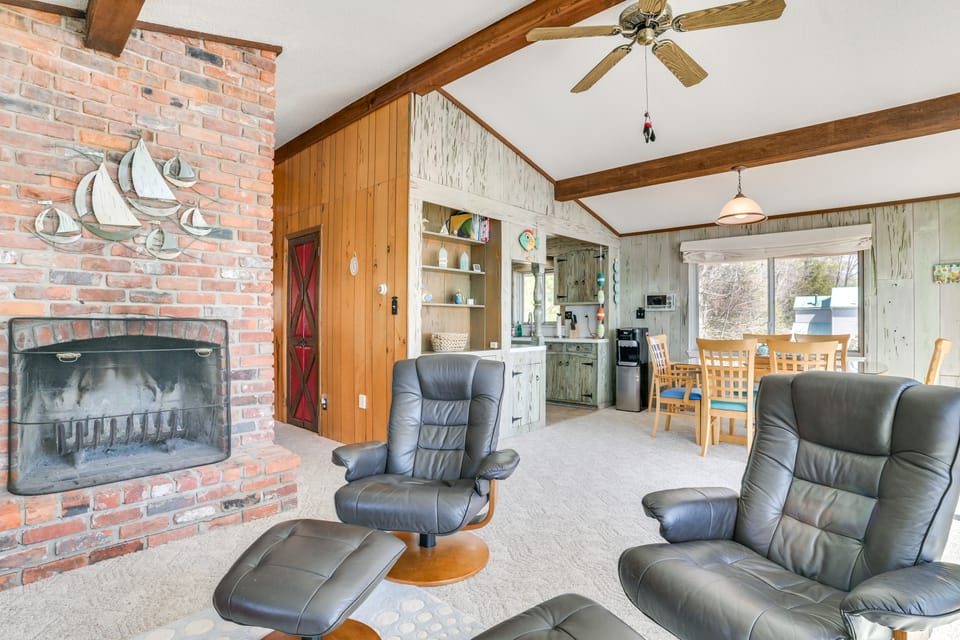 Private Beach: Waterfront Home on Lake Huron! Cottage in Michigan