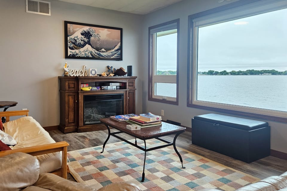 BBQ Ready: Lakefront Retreat in Watertown House in Watertown