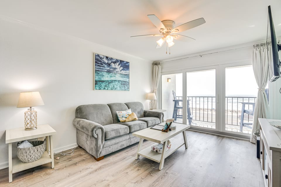 Ocean View & Pool Access: Beachfront Galveston Gem Apartment in Galveston Island
