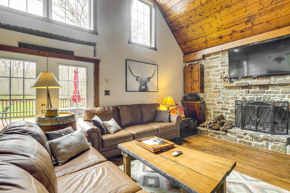 'The Lodge at Crider Creek' Getaway on 140 Acres! House in Ozark Mountains
