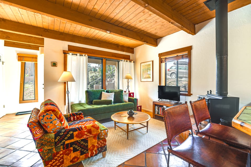 Walk to Santa Fe Plaza: Condo w/ Pool & Hot Tub! Apartment in Santa Fe