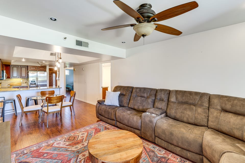 Golf Views & Pool Access: Central Scottsdale Condo Apartment in Scottsdale