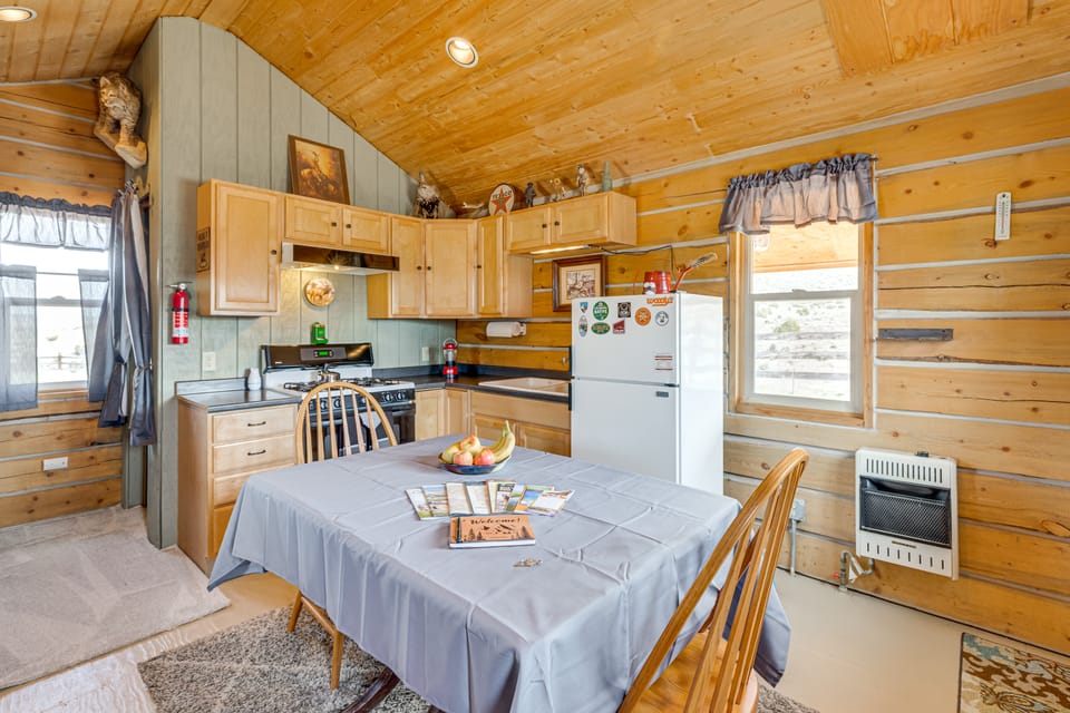 Sunset & Mtn Views: Rustic Colorado Retreat! House in Colorado