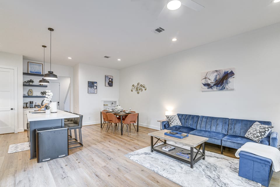 Newly Built Townhome 5 Mi to NRG! Apartment in Houston