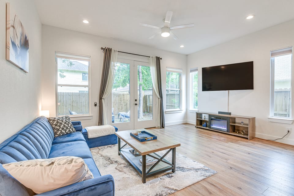 Newly Built Townhome 5 Mi to NRG! Apartment in Houston