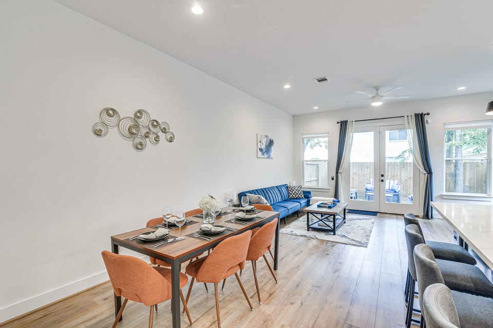 Newly Built Townhome 5 Mi to NRG! Apartment in Houston