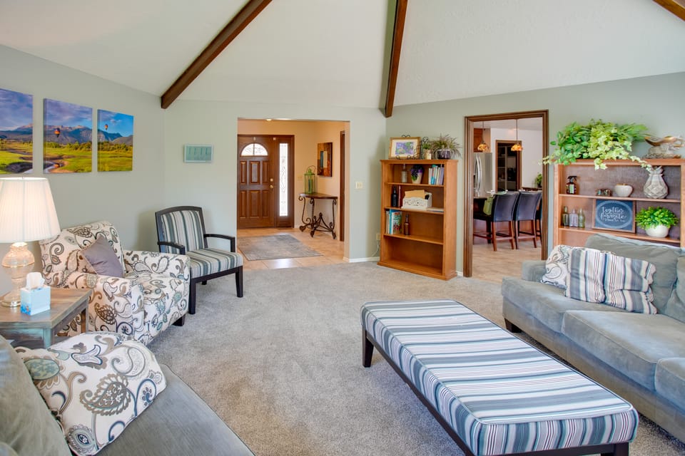 Hike, Golf, Ski & More: Family Home in South Weber House in Utah