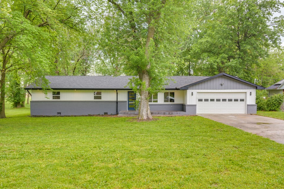 Yard w/ Patio: Family-Friendly Home in Lamar! House in Ozark Mountains