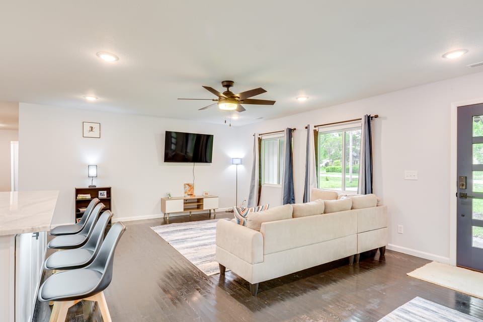 Yard w/ Patio: Family-Friendly Home in Lamar! House in Ozark Mountains