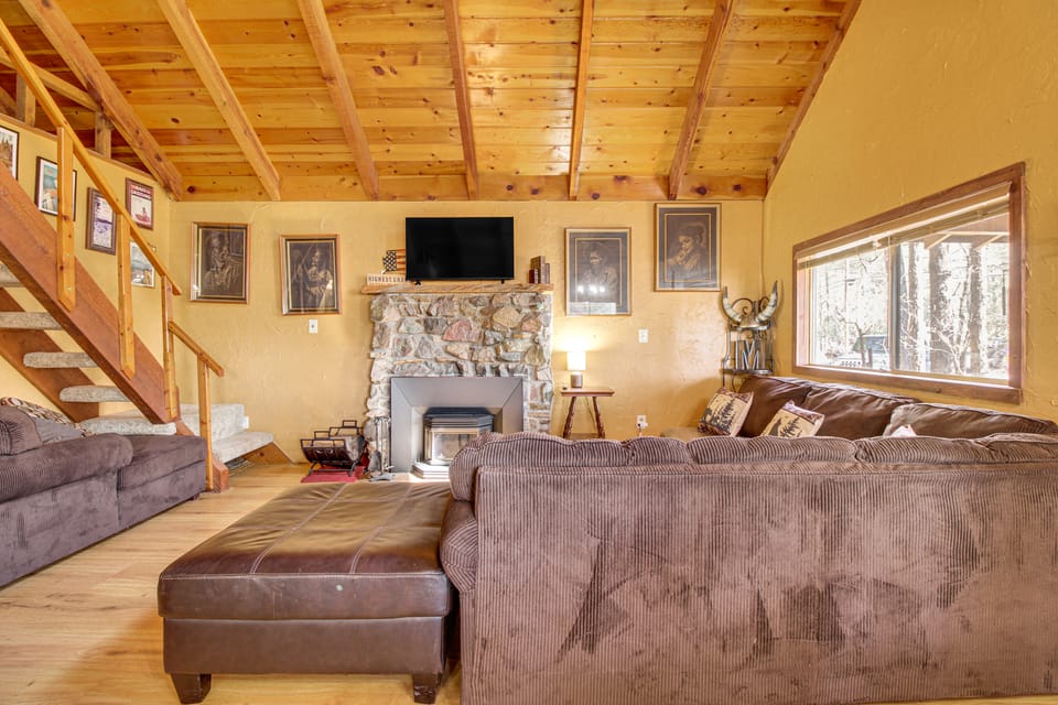 Near Scenic Trails! Woodsy Log Cabin in Lakeside House in Pinetop-Lakeside