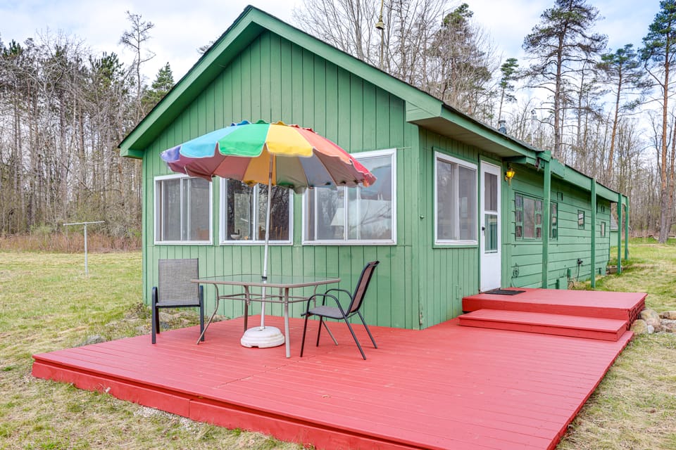 On Muskegon River! Wooded & Peaceful Retreat House in Michigan