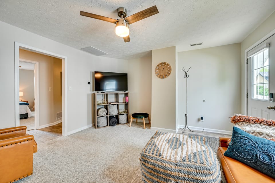 Walk to Dtwn Greensburg: Charming Unit w/ Deck! Apartment in Kentucky