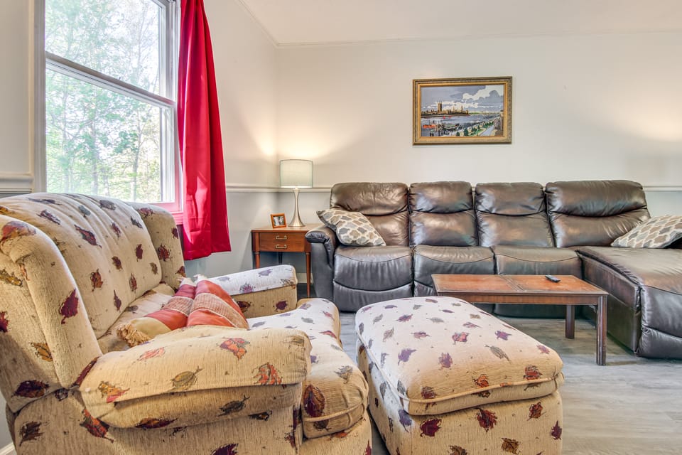 1 Mi to Pisgah Nat’l Forest: Wooded Haven w/ Deck House in Pisgah Forest