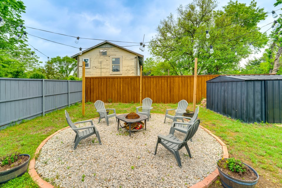 5 Mi to Dtwn: Dallas Home w/ Patio & Fire Pit! House in Dallas