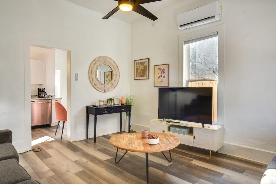 Near UNM & ABQ BioPark: East Dtwn Studio Apartment in Albuquerque