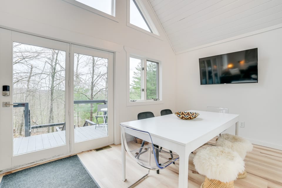 2 Mi to Nubs Nob Resort: All-Season Michigan Haven House in Michigan