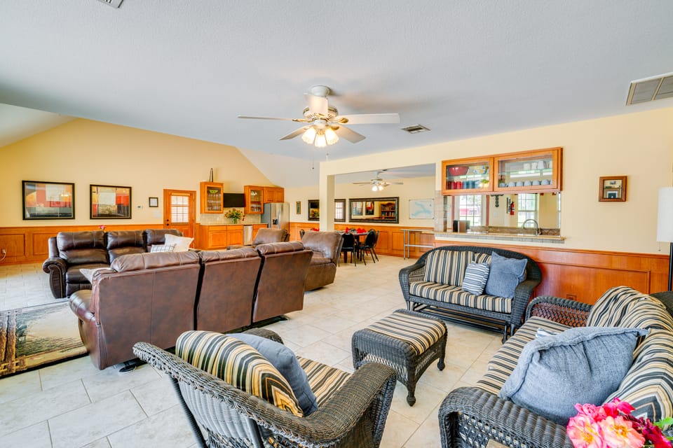 Sunrise Cove RC LLC: Lakefront Home w/ 2 Casitas! House in Texas