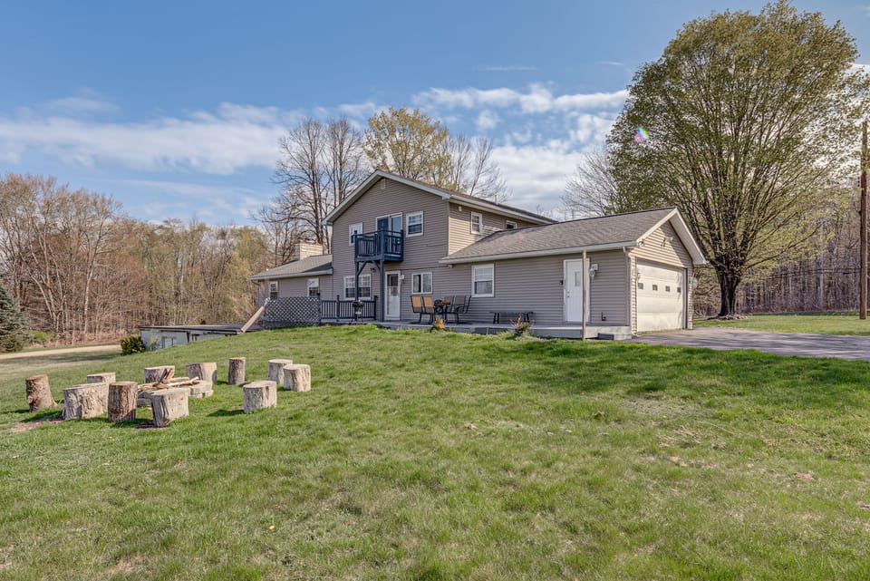 Poconos Group Getaway w/ Game Room + Fire Pit! House in Pocono Mountains