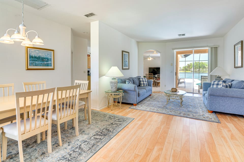 6 Mi to Fort Myers Beach: Lakefront Home w/ Pool House in Iona