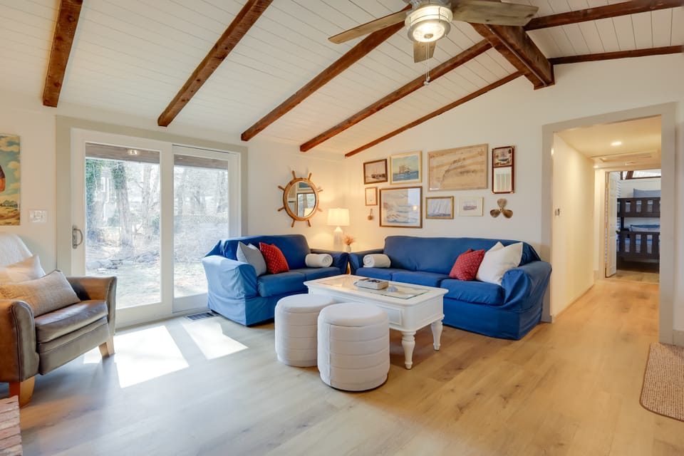 Steps to Beaches & Main Street: Hyannis Retreat House in Hyannis