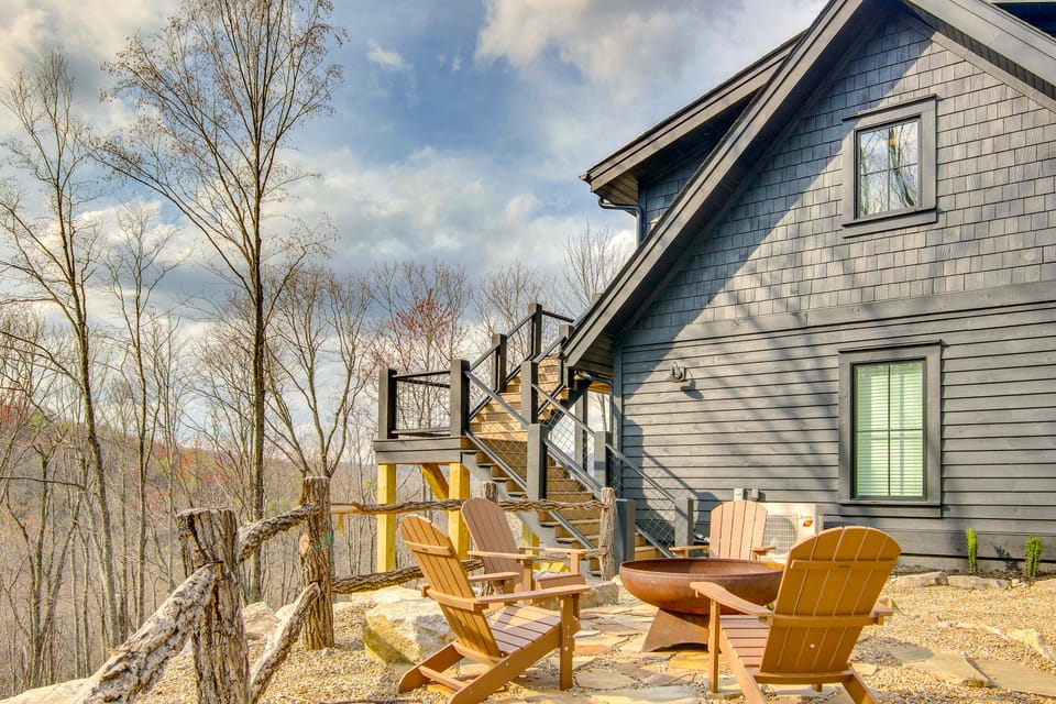 Modern Mtn Retreat w/ Deck & Views in Glenville! Apartment in Tennessee