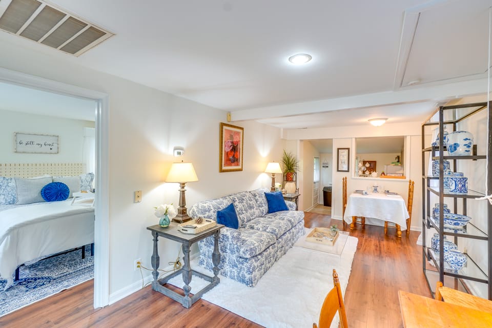 Hike, Sip & Explore: Charming Waterford Cottage! Cottage in Waterford