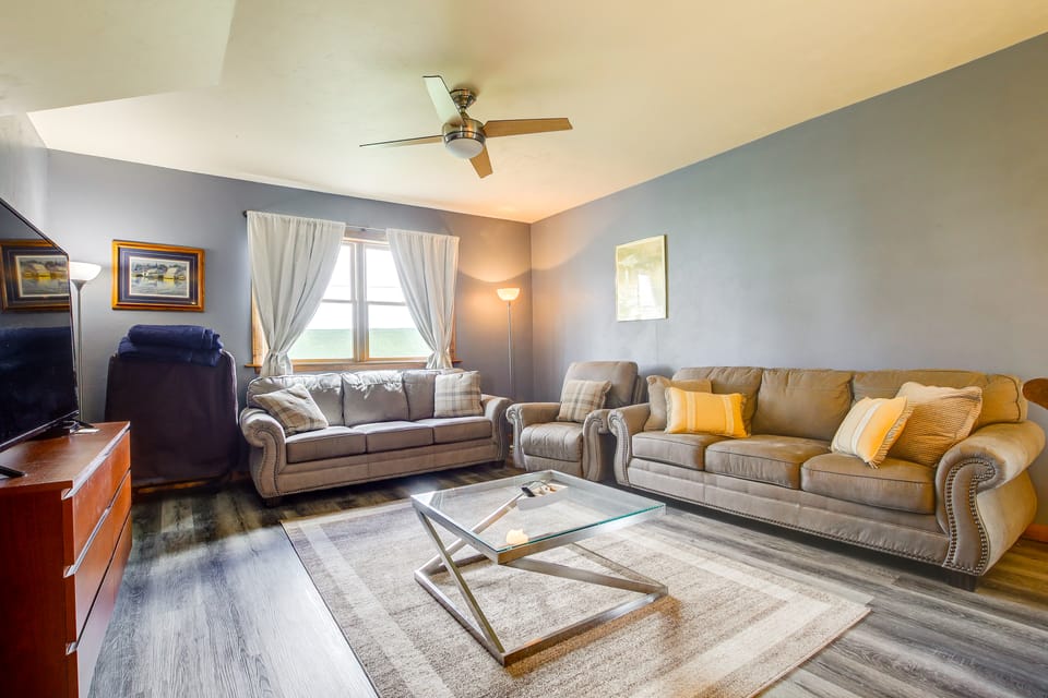 Pet Friendly Near Beach w/ Grill, Firepit, Games House in Algoma