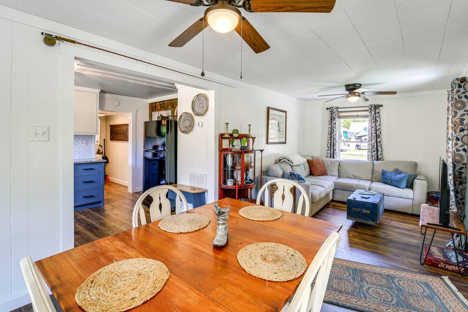 Walk to River & Trails: Cozy Damascus Cottage! Cottage in Damascus