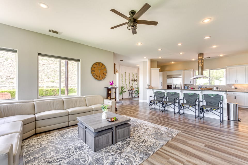 Family Hideaway w/ Hillside Views in Temecula! House in Southern California