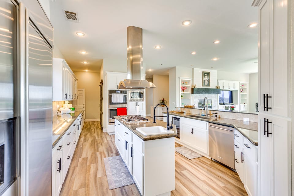 Family Hideaway w/ Hillside Views in Temecula! House in Southern California