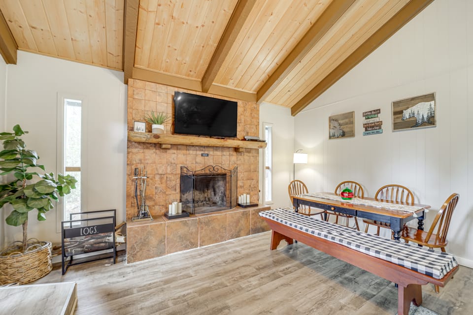 Near Fossil Creek & Trails: Scenic Pine Cabin! House in Strawberry