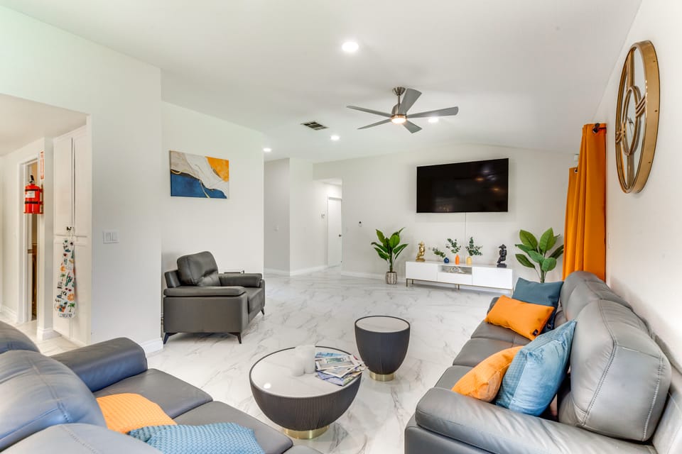 Game Room, Hot Tub & Mtn Views: Palm Springs Gem House in Palm Springs