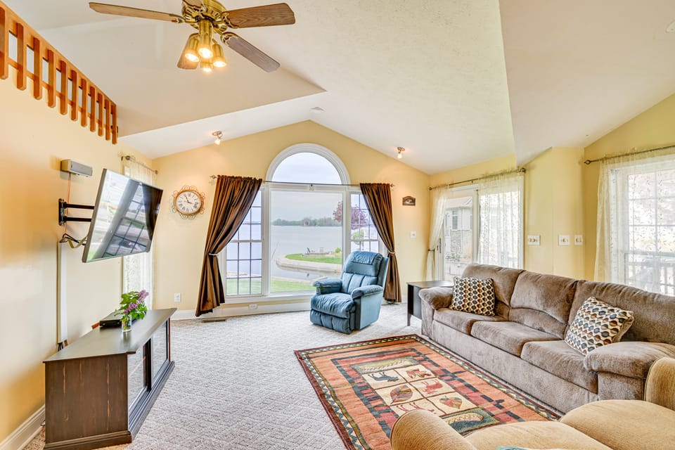 Scenic Views: Spacious Webster Lake House! House in Indiana