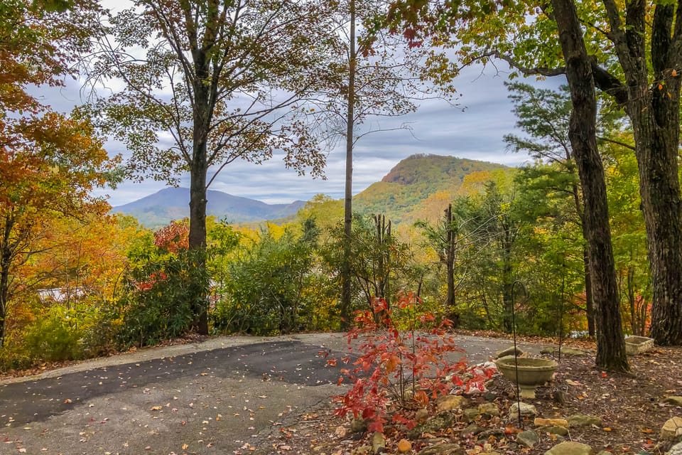 Deck & Game Room: Mountaintop Hideaway in Tiger! House in Georgia