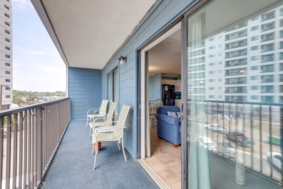 Steps to Ocean: Myrtle Beach Resort w/ Balcony Apartment in South Carolina