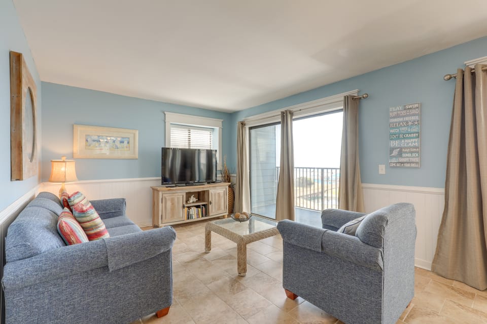 Steps to Ocean: Myrtle Beach Resort w/ Balcony Apartment in South Carolina