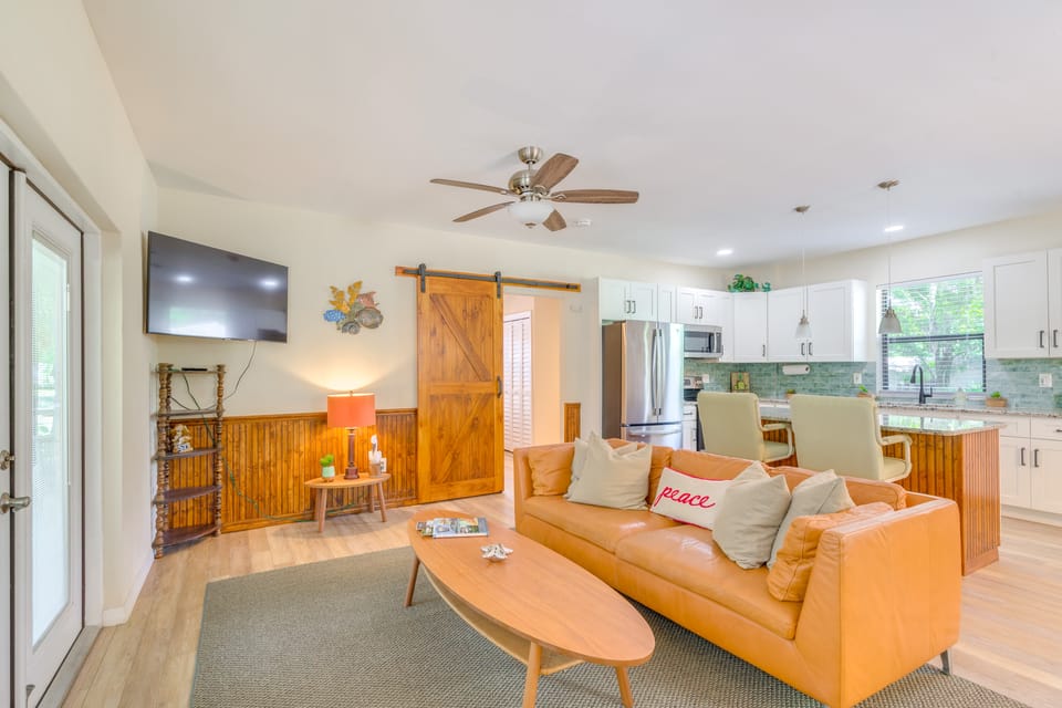 < 1 Mi to Lake Rousseau: Waterfront Home! Cottage in Florida