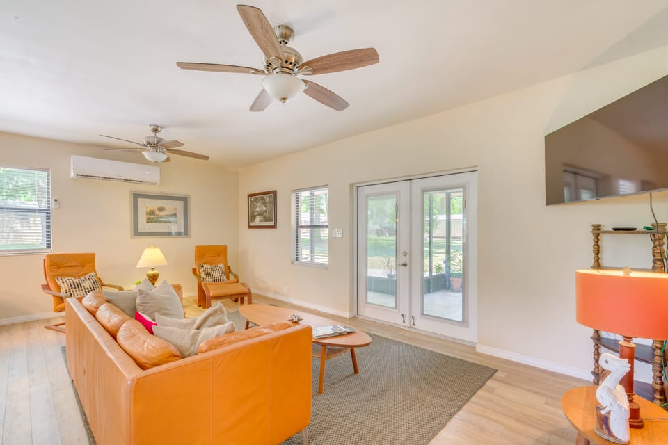< 1 Mi to Lake Rousseau: Waterfront Home! Cottage in Florida
