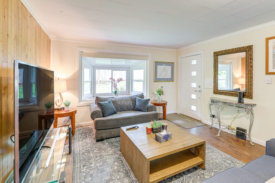 10 Mi to South Beach & Newport: Home w/ Deck! House in Oregon