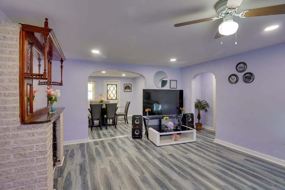 9 Mi to Hersheypark: Spacious Home w/ Deck Apartment in Pennsylvania