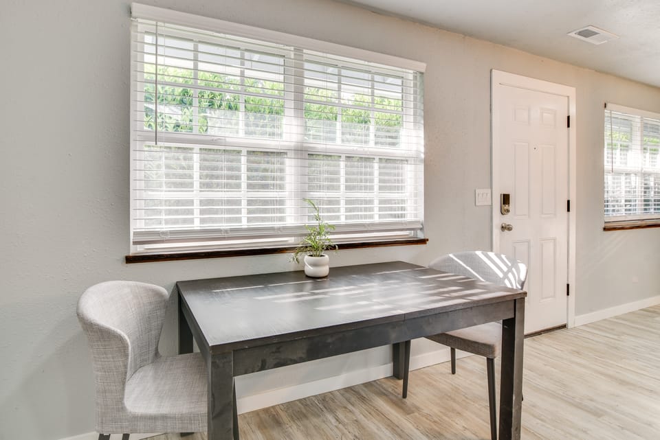 Walk to Dtwn Milwaukie: Family Gem w/ Creek Access Apartment in Milwaukie