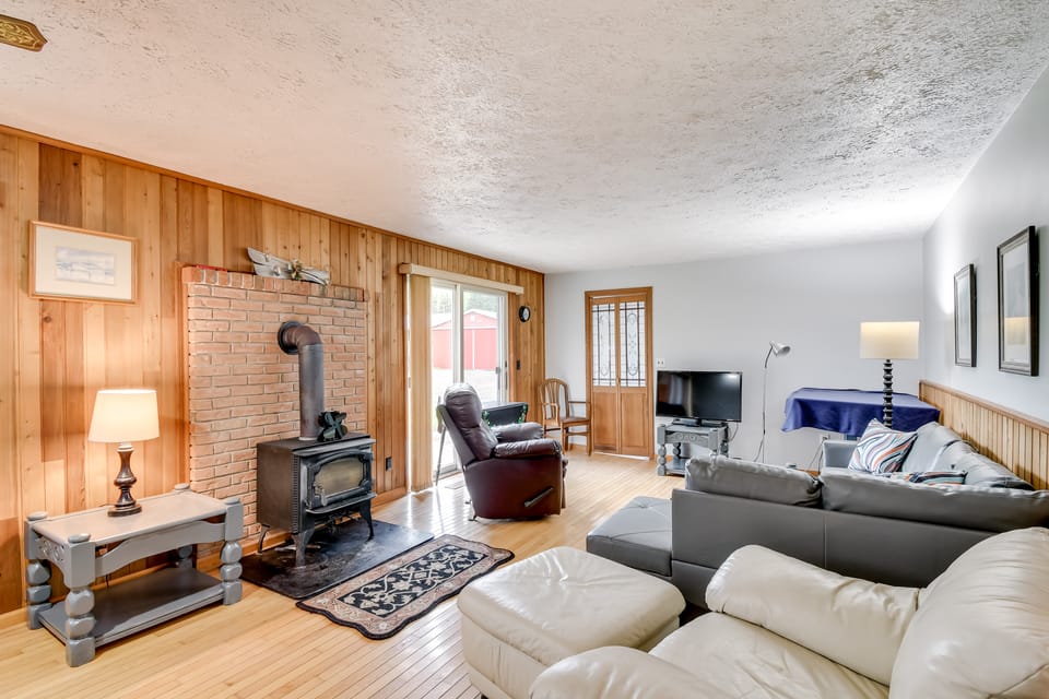 Fishing Pond & Spacious Yard: Quiet Home in Sodus! House in New York
